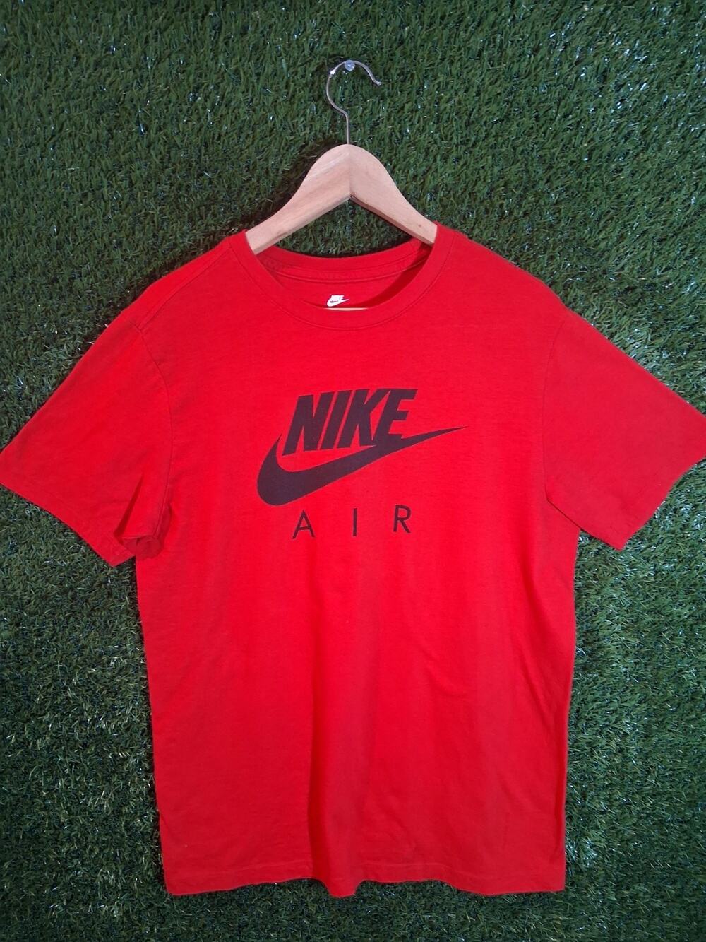 Nike Air Men’s Red T-Shirt Short Sleeve Black Swoosh Logo Size Medium
